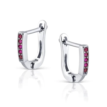 srebrne kolczyki na biglu angielskim zdobione cyrkoniami