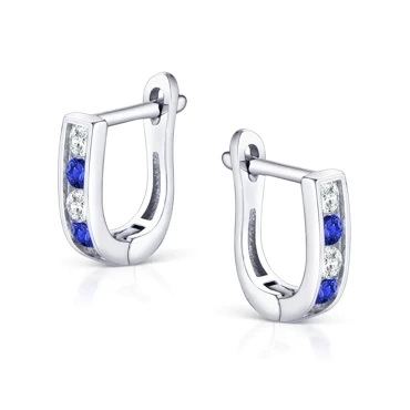 srebrne kolczyki na biglu angielskim zdobione cyrkoniami